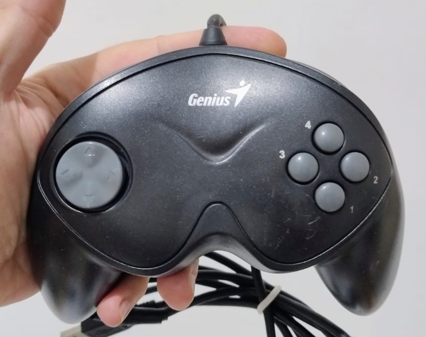 Controle preto Genius USB